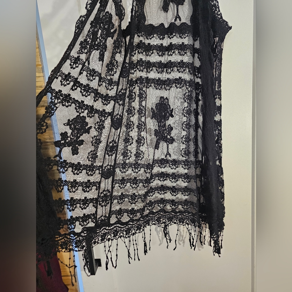 Gorgeous Panhandle Sleeveless Black Lace Rose Duster Kimono Cover with Fringe - Picture 3 of 7